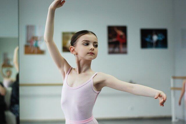 ▷ Port de bras, Infórmate de los movimientos básicos de brazos de ballet.